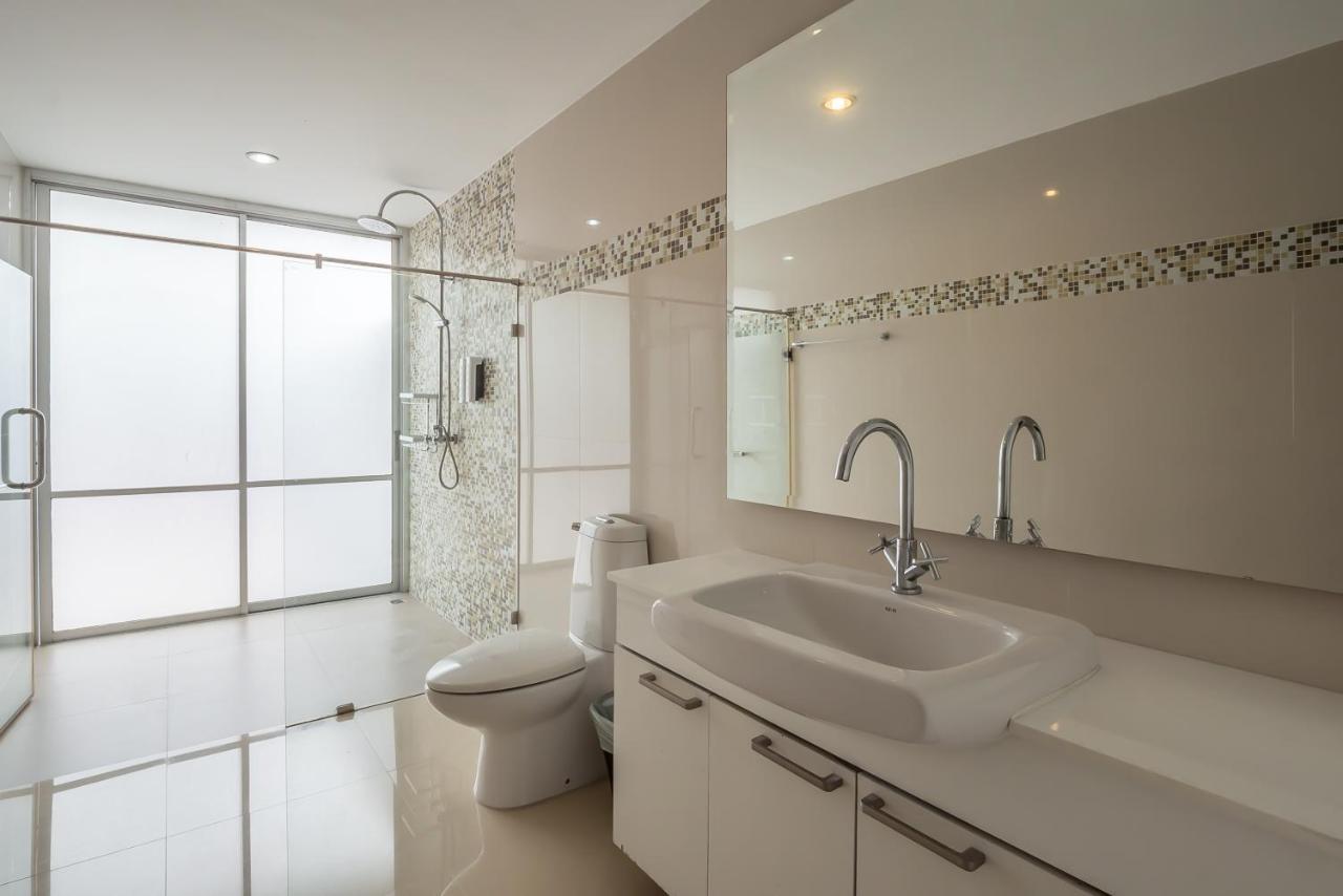 Jomtien Waree 8 - 6 Bedroom Pool * Na Chom Thian