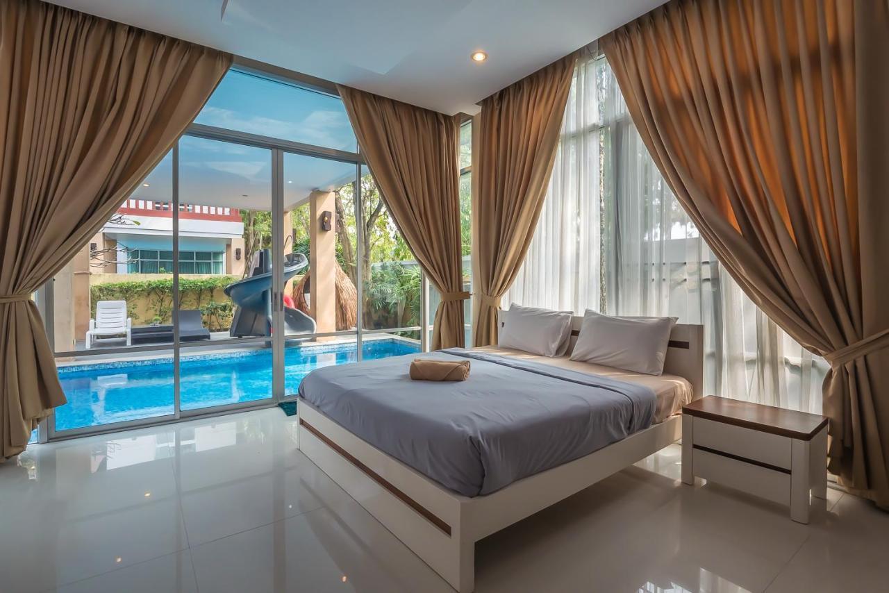 Villa Jomtien Waree 8 - 6 Bedroom Pool *