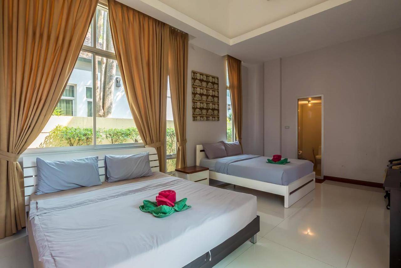 Jomtien Waree 8 - 6 Bedroom Pool Villa