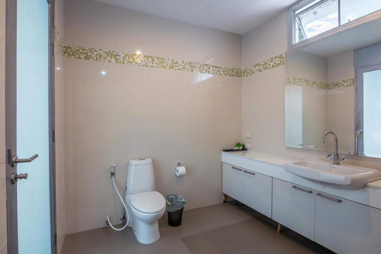 Jomtien Waree 8 - 6 Bedroom Pool Villa *