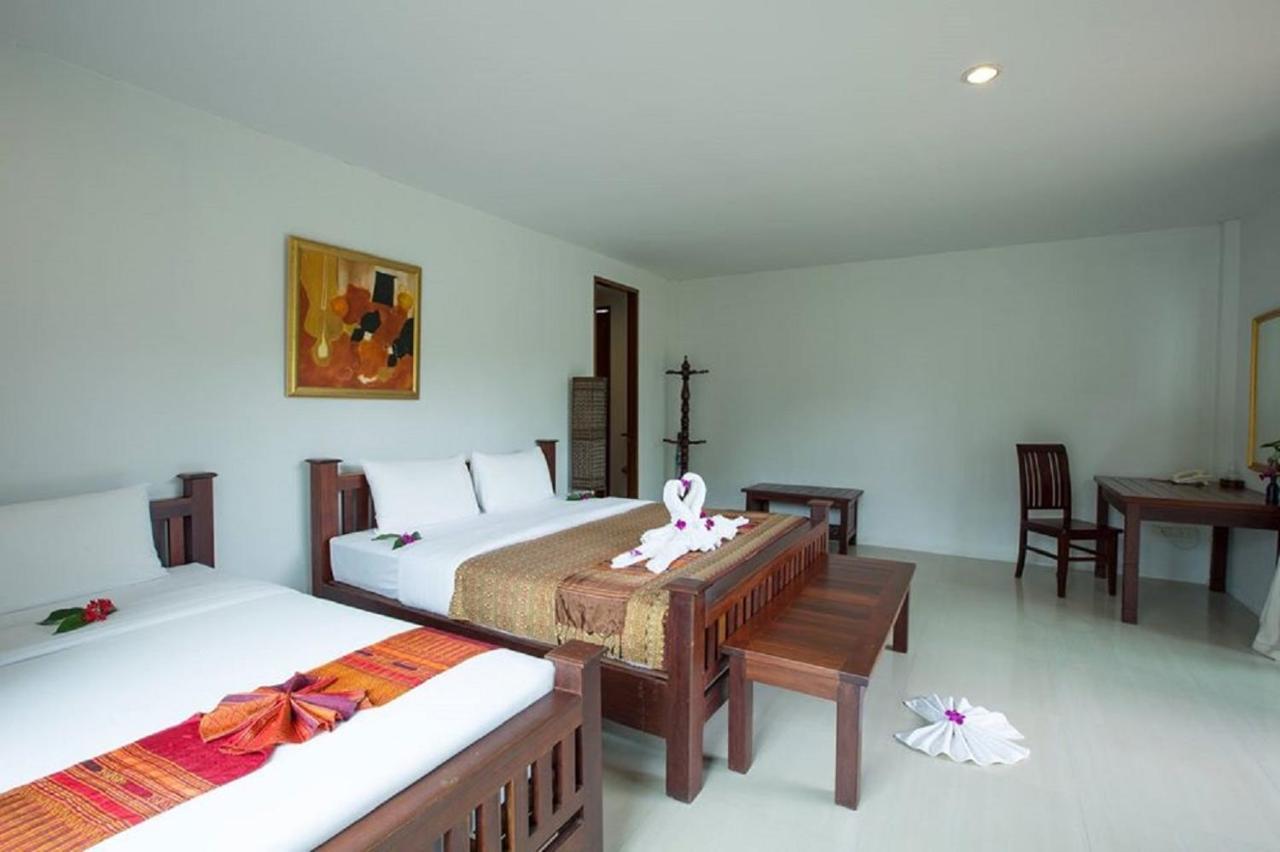 Nakakiri & Resort Hin Dat