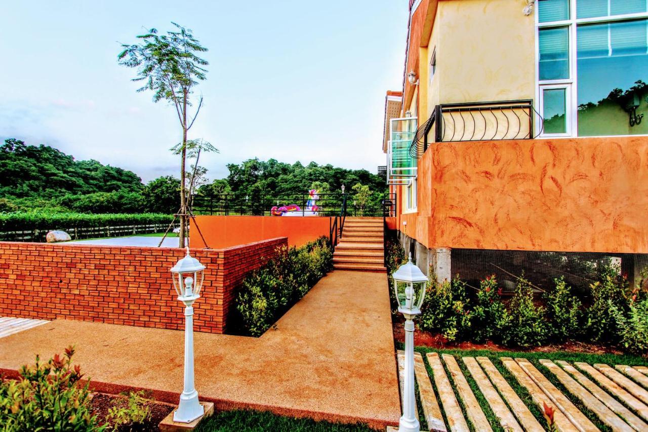 The X10 Private Pool & Khao Yai 3* Mu Si