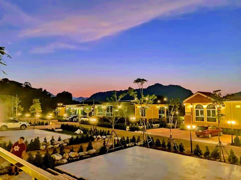 Resort The X10 Private Pool & Khao Yai