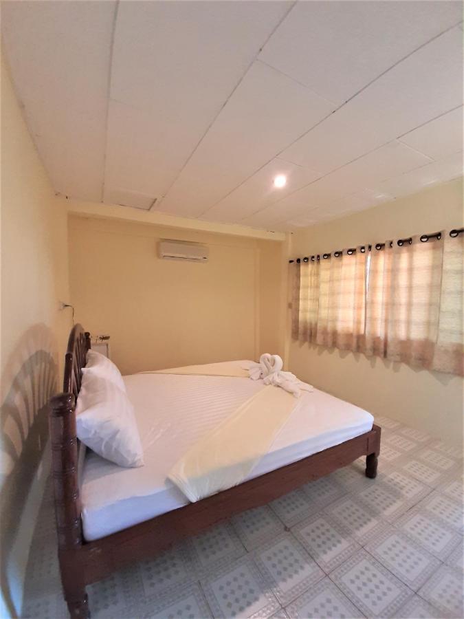 Resort Cameron Island