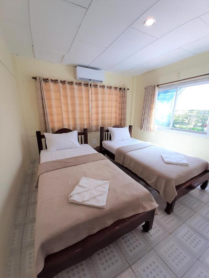 Resort Cameron Island