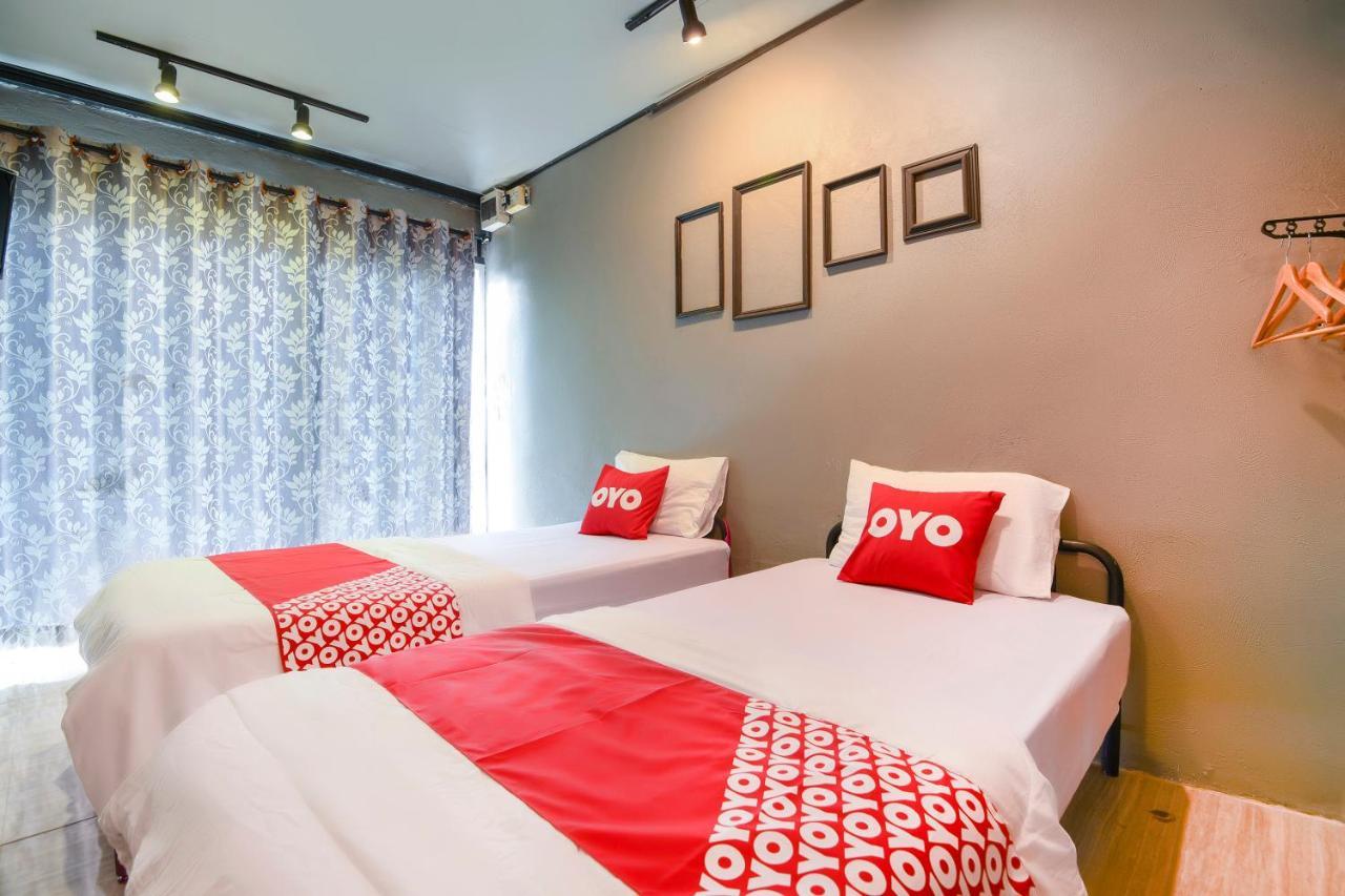Oyo 695 My 3*