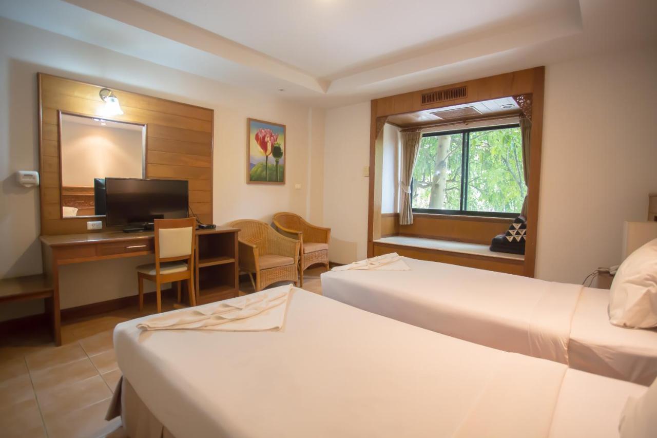 100 Islands & Hotel