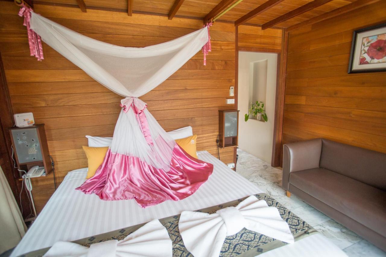 100 Islands & Hotel Surat Thani
