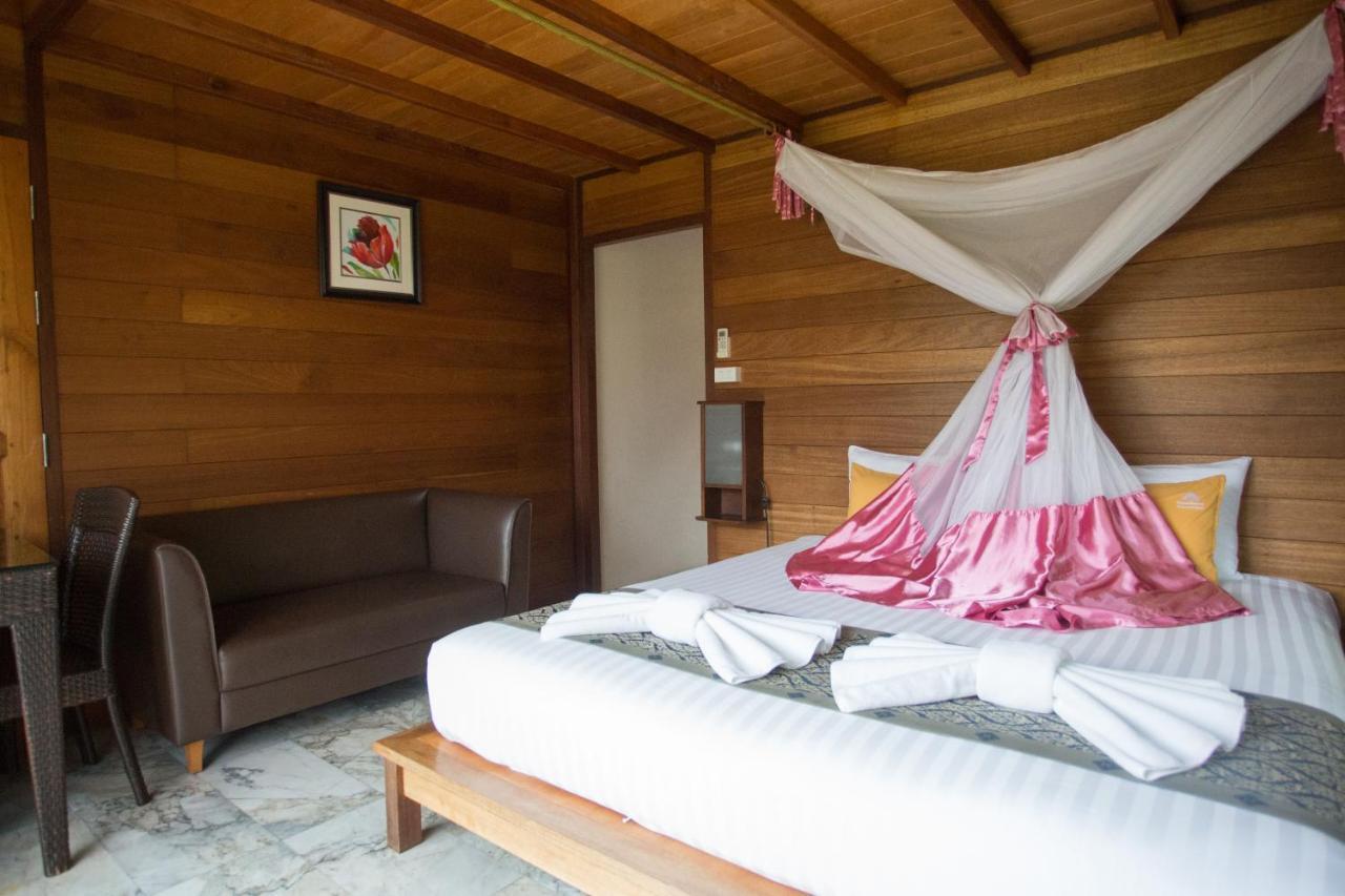 Hotel 100 Islands & 3*