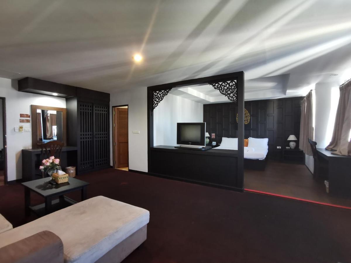 Nana Buri Hotel 3*