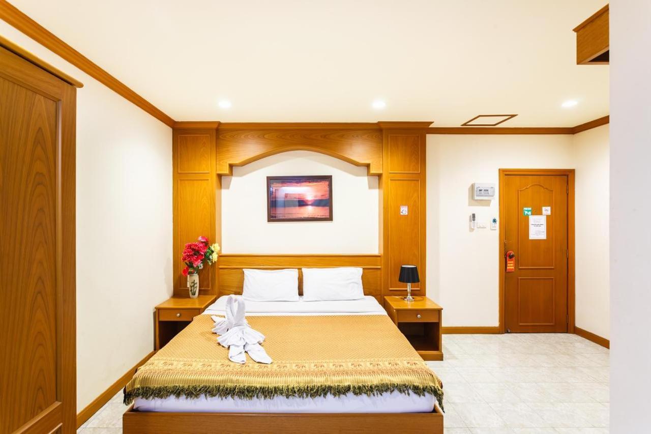 Oyo 739 Presley Phuket 2*