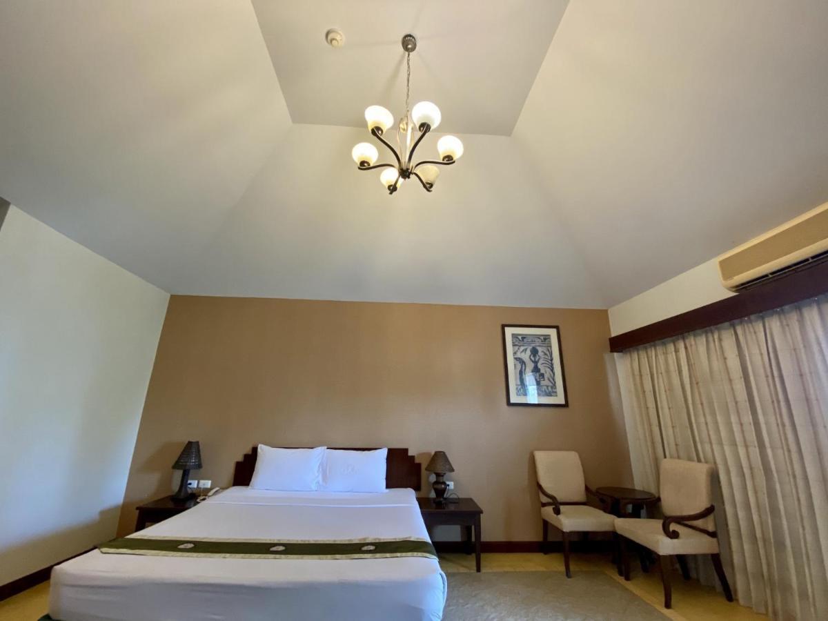 Resort Golden Pine
