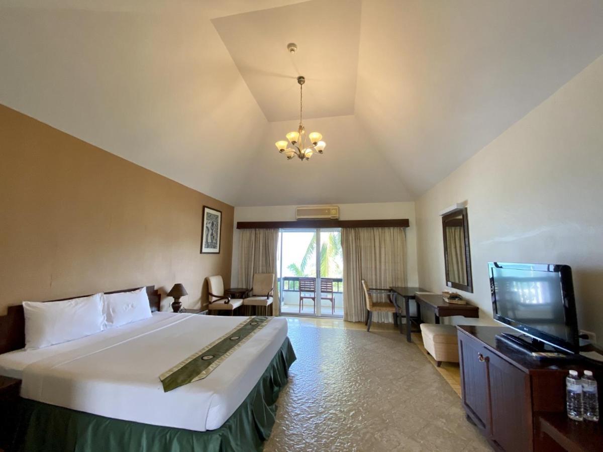 Golden Pine Resort Pran Buri
