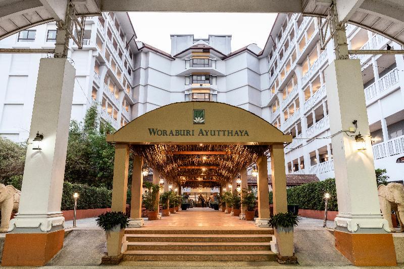 Hotel Woraburi & By The River