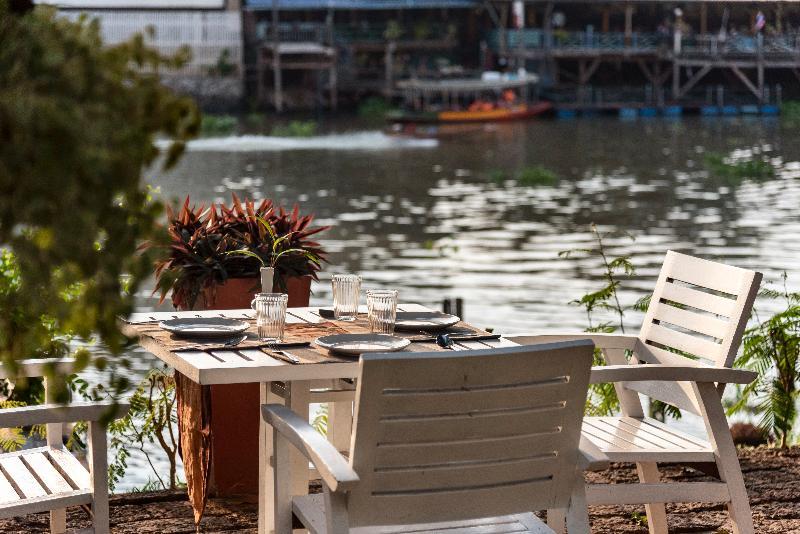 Hotel Woraburi & By The River 4*