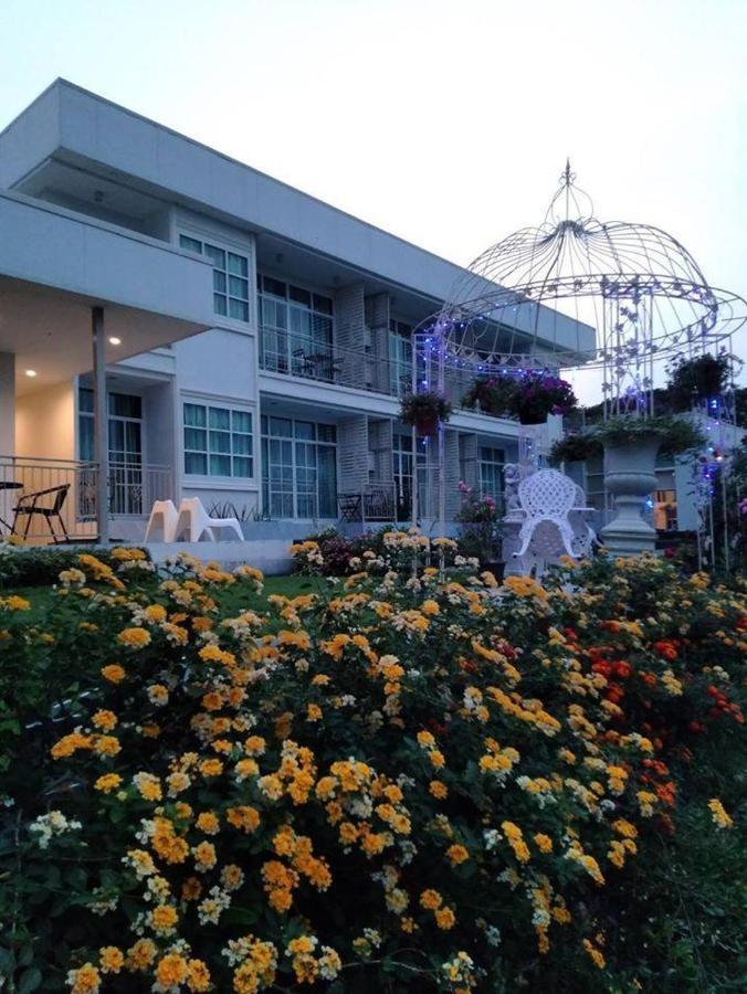 De View Boutique Hotel Pua