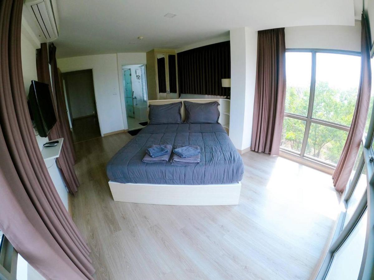 Sonrisa Srirachaที่พักติดทะเล Aparthotel Si Racha