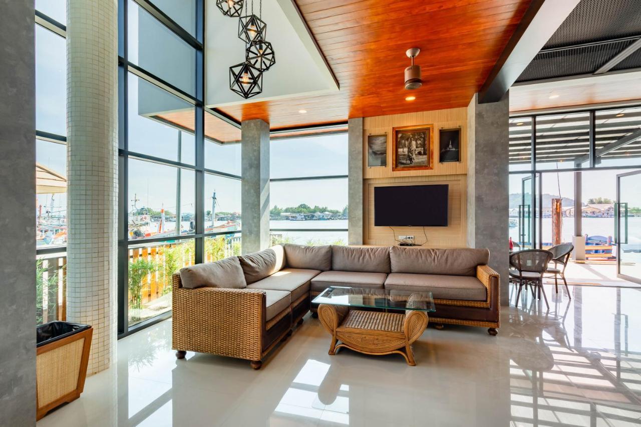 The Blue C Donsak Hotel Surat Thani
