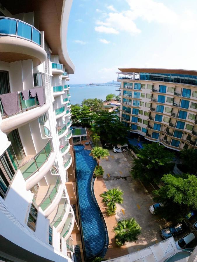 Aparthotel Sonrisa Srirachaที่พักติดทะเล 3*