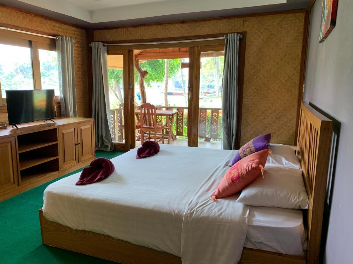 Buasawan & Restaurant Resort 2*