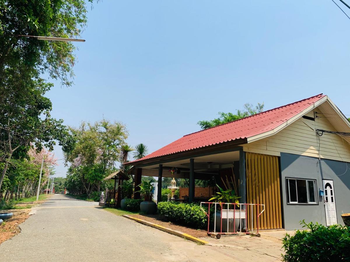 Buasawan & Restaurant Resort 2*