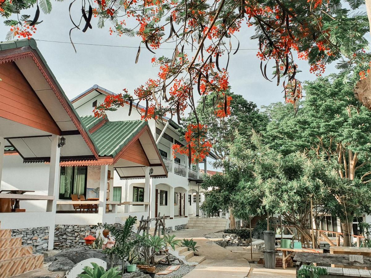 Benjaporn Resort Ko Si Chang