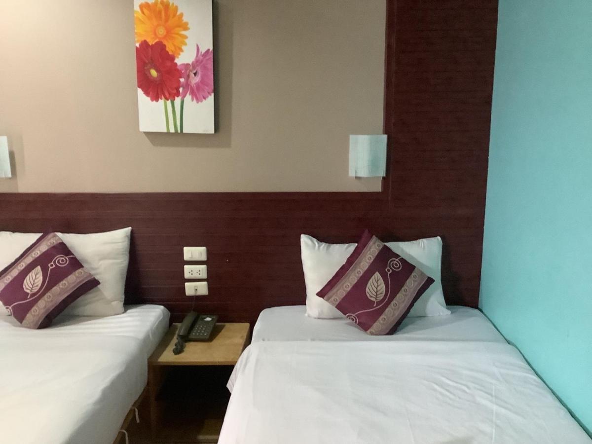Hotel Oyo 996 Phunara 2*