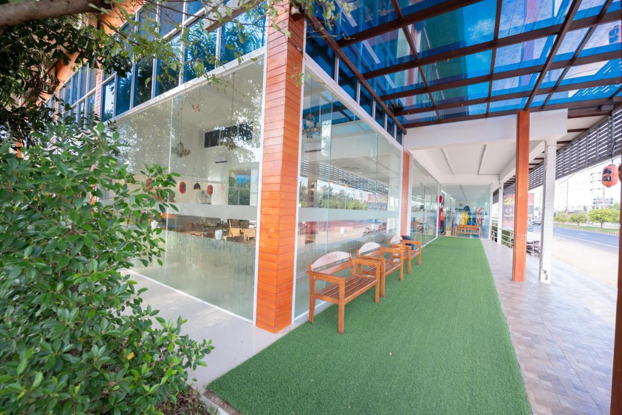 Baan Suan Khun Ta And Golf Hotel