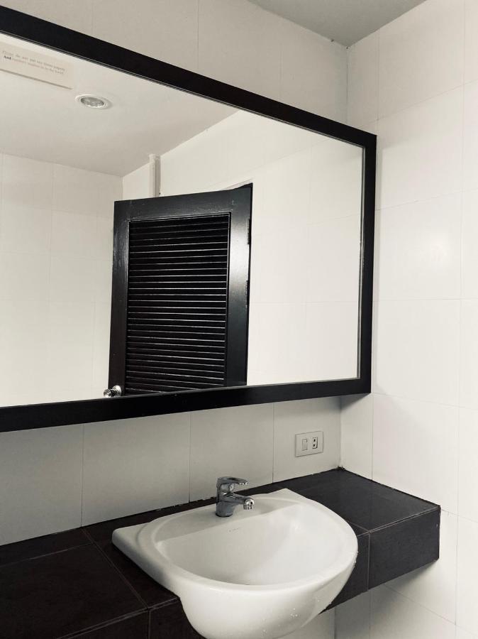 J Hotel 2*