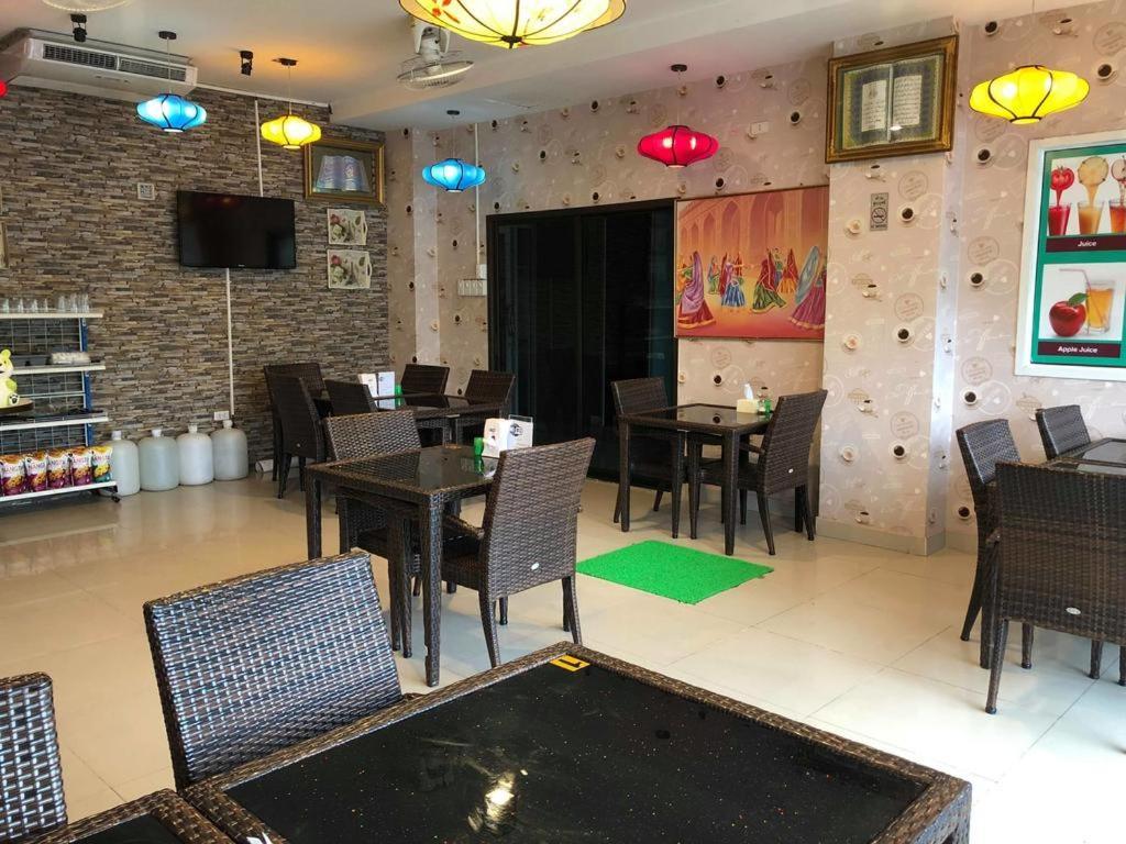 Oyo 996 Phunara Hotel 2*
