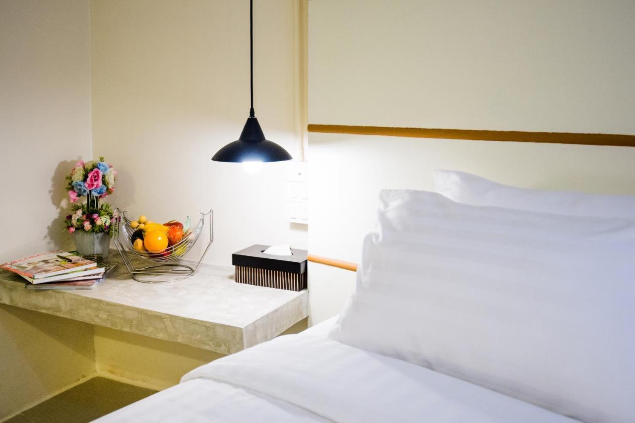 Hotel October