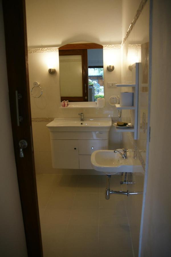 Jungle Village Resort 3*