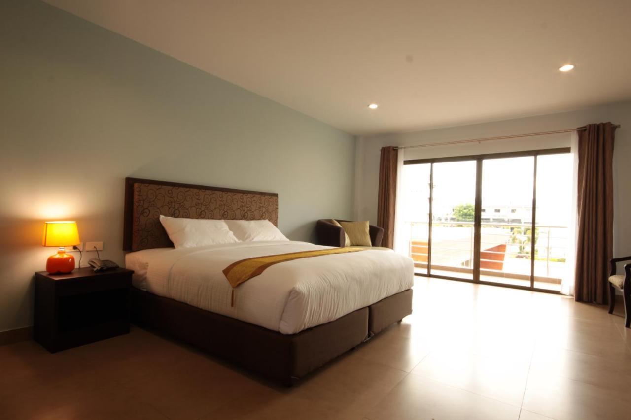 Paragon Hotel 4*