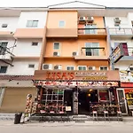 Oyo 75375 Lisa Guesthouse
