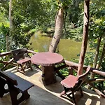 Art\'S Riverview Lodge