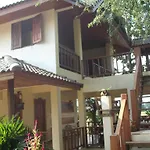 Ban Chomna Resort