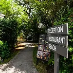 The Cosy Maenam Beach Resort