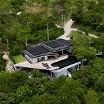 Villa Aura