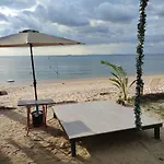 Flower Apartment On The Beach