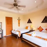 Chang Charlie Inn, Boutique