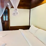 Bambu Huts
