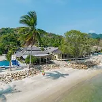 Absolute Beachfront Villas