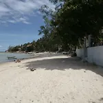 Jungle Hut Bungalows & Hotel