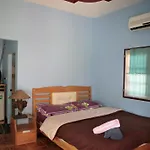 Jungle Hut Bungalows & Hotel