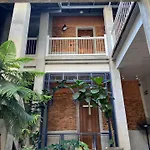 Khunluang Hostel (Adults Only)