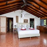 Beachfront Villa, Bang Po