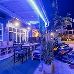 See Sea Backpackers House
