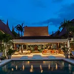 Chic Baan Capo - Luxury Four Bedroom Beachfront Villa