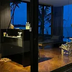 Deepspace Cabin On Quiet Beach