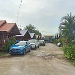 Talad Nam Klong Hae Resort